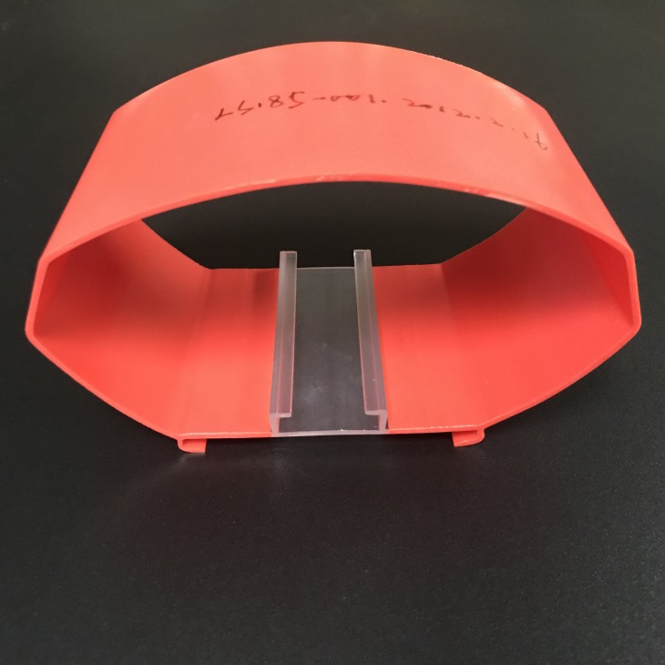 红色塑胶挤出灯罩 红色塑胶挤出灯罩